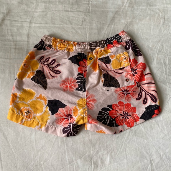 ✖️SOLD✖️Acacia boy shorts in retro paradise - Picture 2 of 2